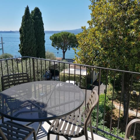 Balcony/Terrace, Lake view, Mountain view