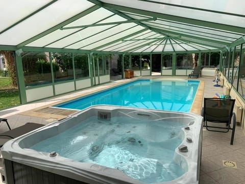 Hot Tub, Swimming pool