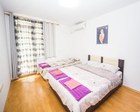 Bed, Bedroom, air conditioner