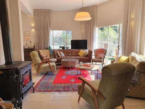 Communal lounge/ TV room, TV and multimedia, Living room, Seating area, Evening entertainment, flat iron