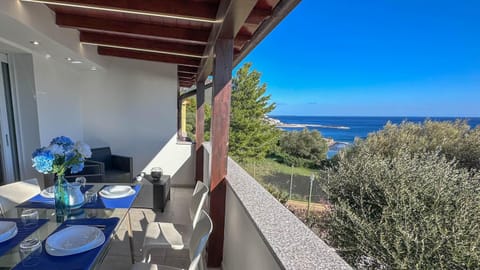 View (from property/room), Balcony/Terrace, Dining area, Sea view