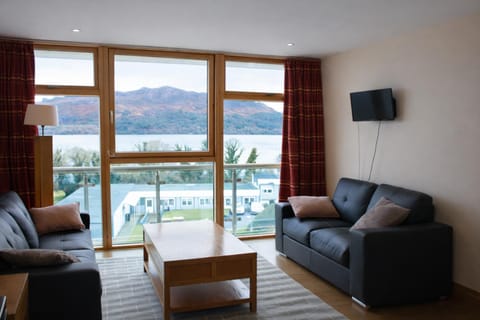 Living room, Lake view