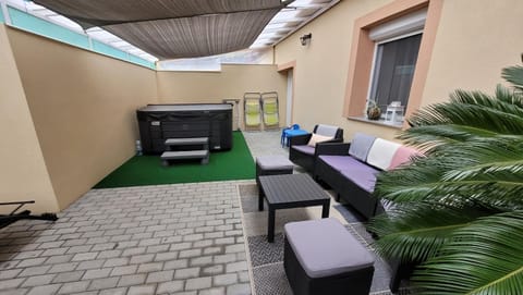 Hot Tub, Swimming pool