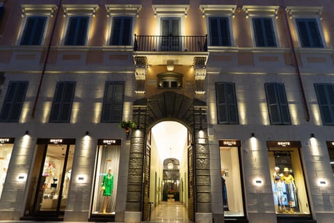 Facade/entrance