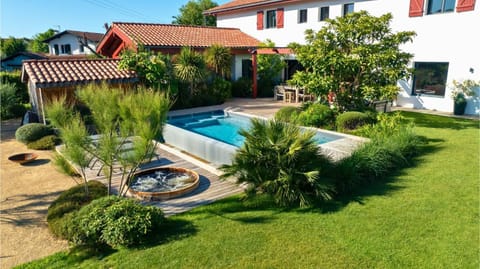 Property building, Spring, Garden, Swimming pool