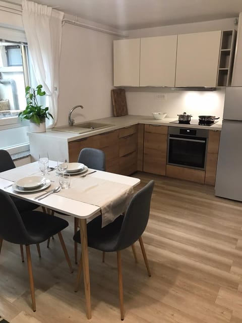 Dining area, kitchen