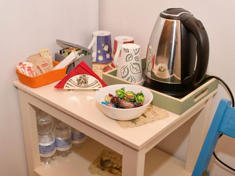 Coffee/tea facilities, Food and drinks