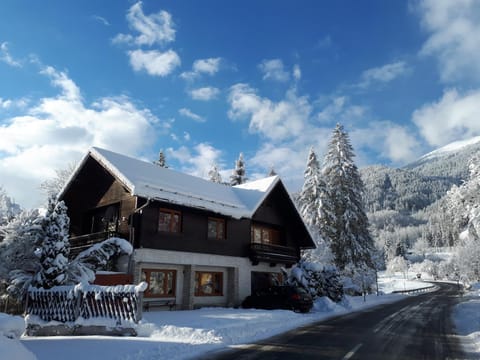 Property building, Natural landscape, Skiing