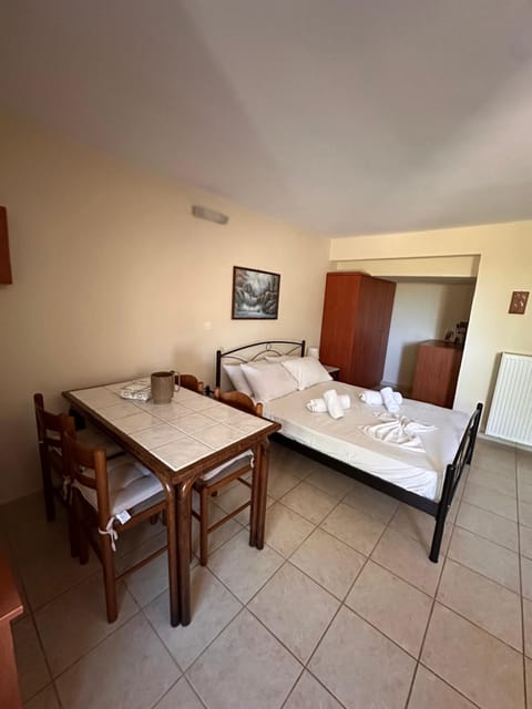 Studio Lakis Barbajonn's Stone House Apartment in Islands