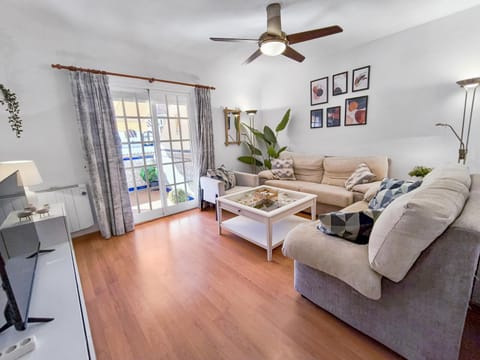 Communal lounge/ TV room, Living room