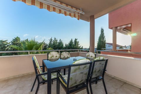 White Jasmine, sea view penthouse for 8 Apartment in Novalja