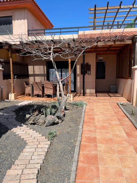 Property building, Patio, Facade/entrance, Day