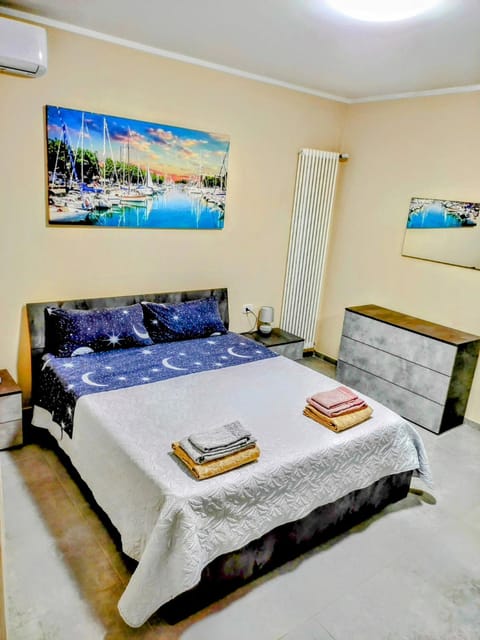 Bed, Bedroom, air conditioner