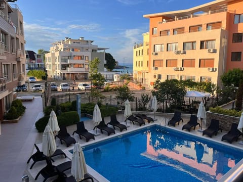 Swimming pool, Swimming pool