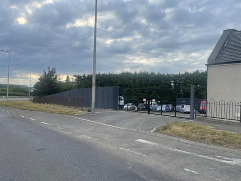 4 bed bungalow near Airport House in Scotland