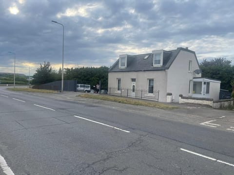 4 bed bungalow near Airport House in Scotland