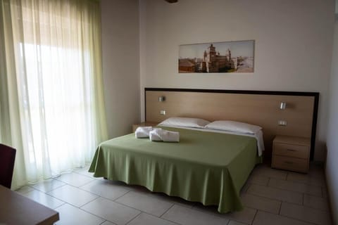 Bed, TV and multimedia, Balcony/Terrace, Photo of the whole room, Bedroom, internet, air conditioner
