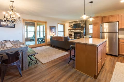 Kitchen or kitchenette, Living room, Seating area, Dining area