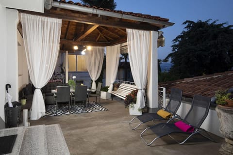 Night, Balcony/Terrace, Seating area, Dining area