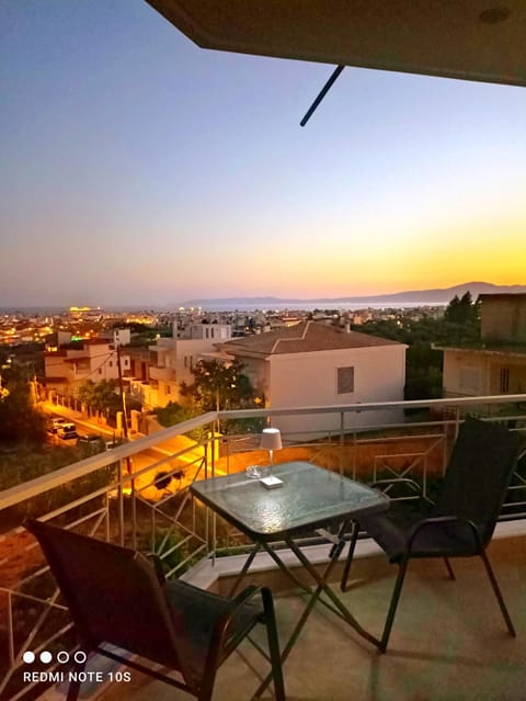 View (from property/room), Balcony/Terrace, Seating area, City view