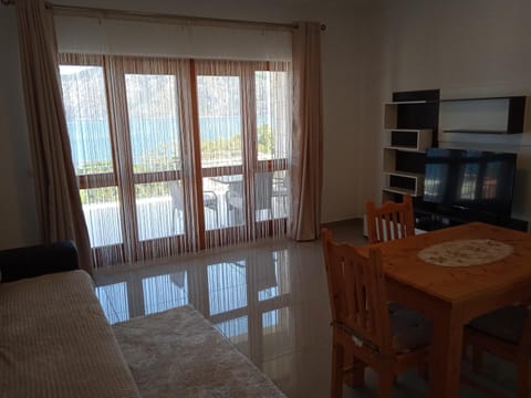 Communal lounge/ TV room, Kitchen or kitchenette, Living room, Dining area