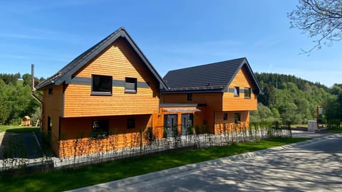 Urlaub am Schwarzbach mit Sauna und Whilpool House in Monschau