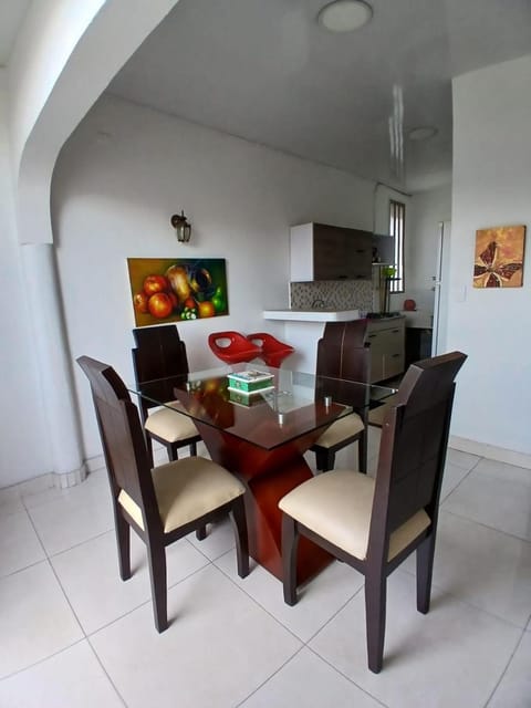 Kitchen or kitchenette, Seating area, Dining area