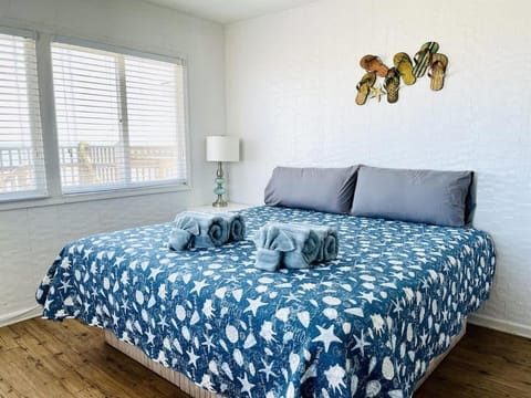 OCEANFRONT HOUSE ON THE SAND,6 Kings,12br, 12b SLEEP 36,PGP House in North Myrtle Beach