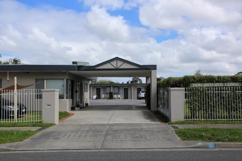 Facade/entrance