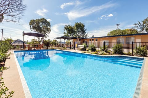 Facade/entrance, Swimming pool