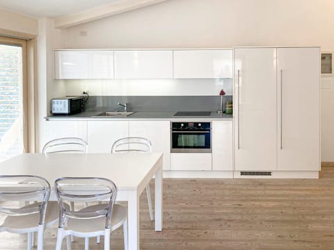 Kitchen or kitchenette, Living room, dishwasher, minibar, pet friendly, stove