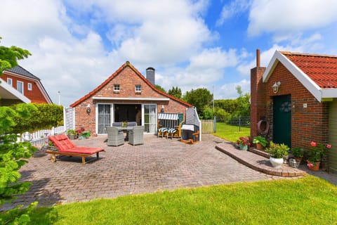 Property building, Garden, Garden view, sunbed
