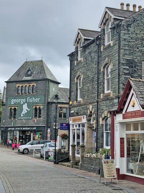 Neighbourhood, Street view