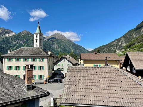 Nearby landmark, Neighbourhood, Mountain view