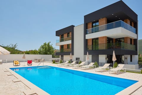 Swimming pool, Swimming pool