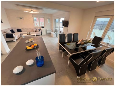 Seating area, Dining area