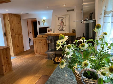 TV and multimedia, Kitchen or kitchenette, Living room