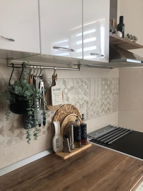 Kitchen or kitchenette, pet friendly, stove