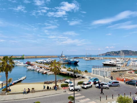 Sea view, Street view