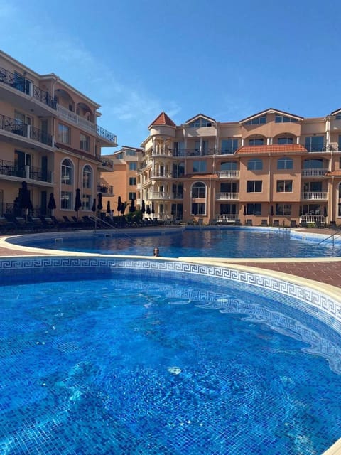 Day, Pool view, Swimming pool, sunbed