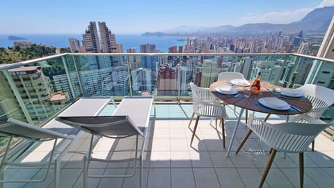 Balcony/Terrace, City view