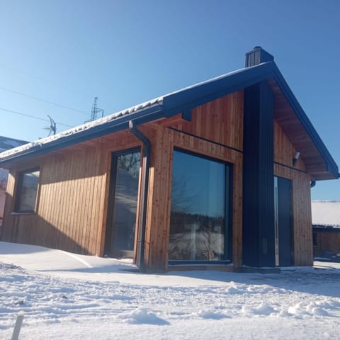 Property building, Facade/entrance, Winter