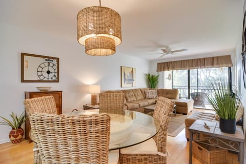 Isla Del Sol Condo about 2 Miles to St Pete Beach! Apartment in Isla del Sol