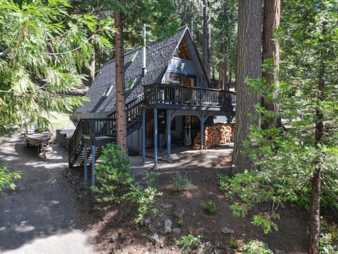 Decks, Grills and Fire Pit Camp Connell Hideaway! House in Dorrington