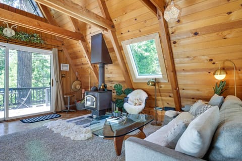 Decks, Grills and Fire Pit Camp Connell Hideaway! House in Dorrington