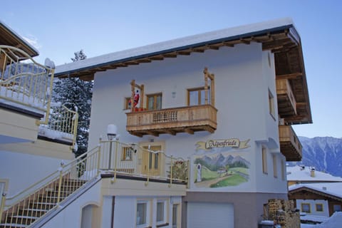 Facade/entrance, Spring