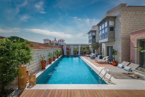 Seating area, Swimming pool, sunbed