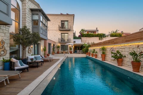 Property building, Patio, Swimming pool