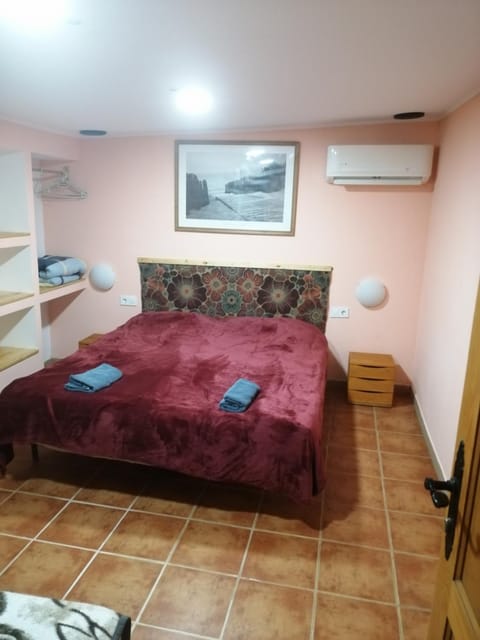 Garden, Photo of the whole room, Bedroom, Family, furniture, heating, towels, air conditioner