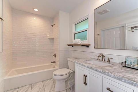 Barefoot Dreams - 201 - 76th E House in Holmes Beach